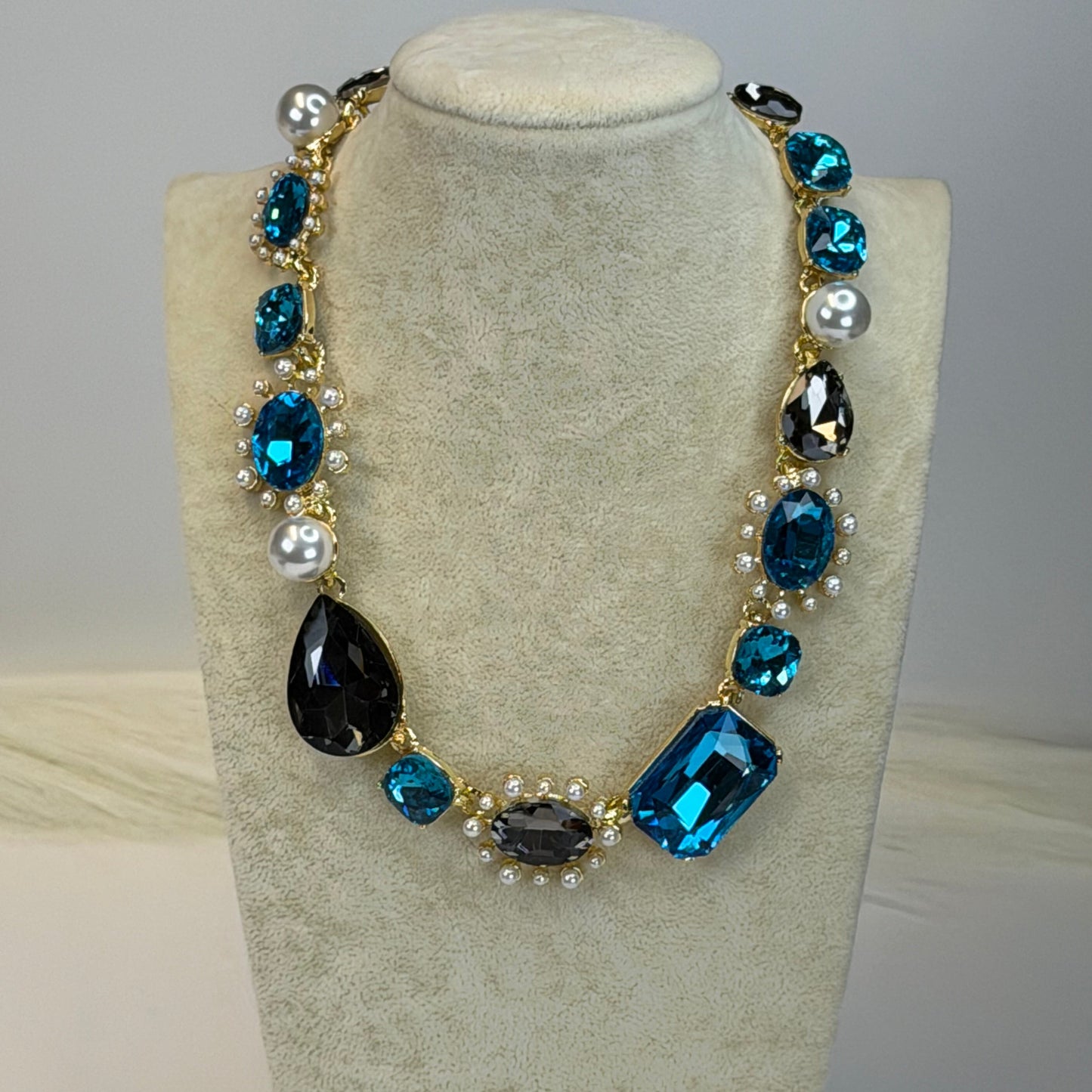 Midnight Mirage Necklace_AQUA Collection_ChicaChica