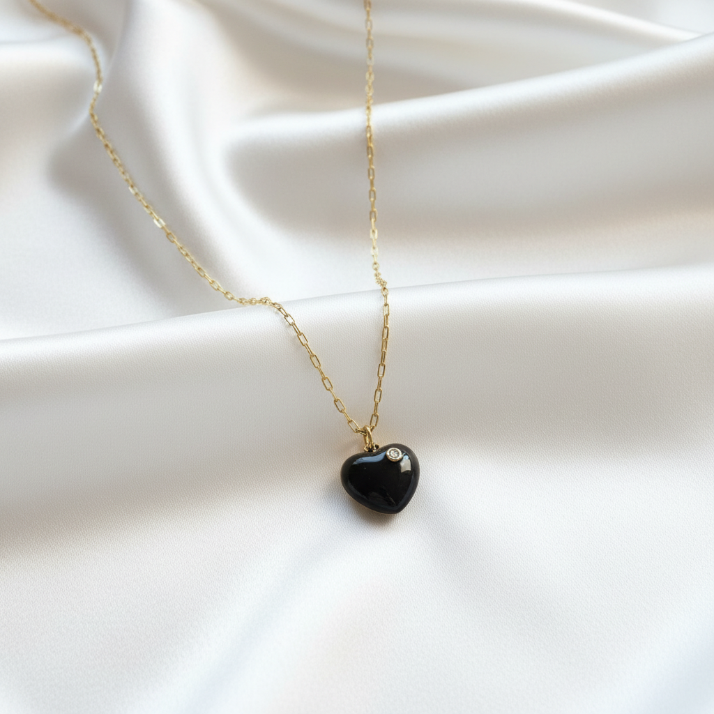 Amore Noir Glow Heart Necklace_ChicaChica