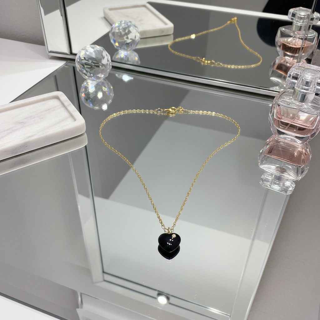 Amore Noir Glow Heart Necklace_ChicaChica