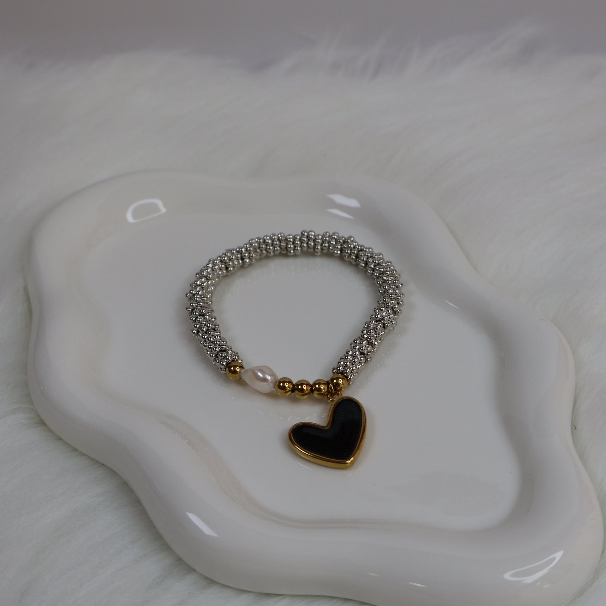 Endless Promise Noir Heart Bracelet_ChicaChica