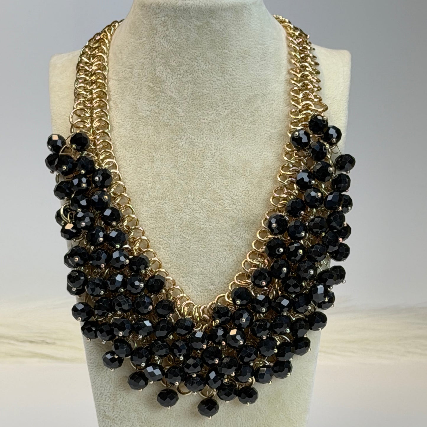 Obsidian Mist Necklace_AQUA_ChicaChica
